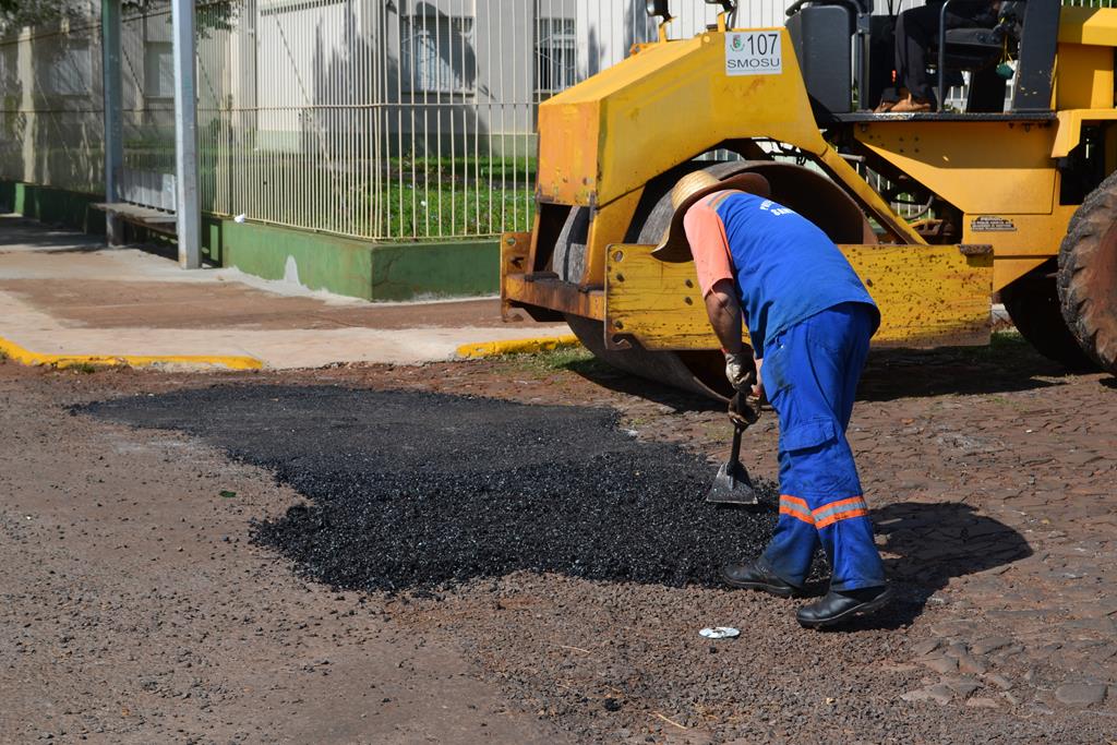 Obras intensifica operação tapa-buracos